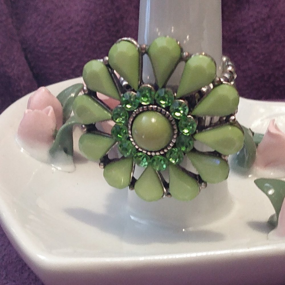 Green Flower Fun Fashion Ring